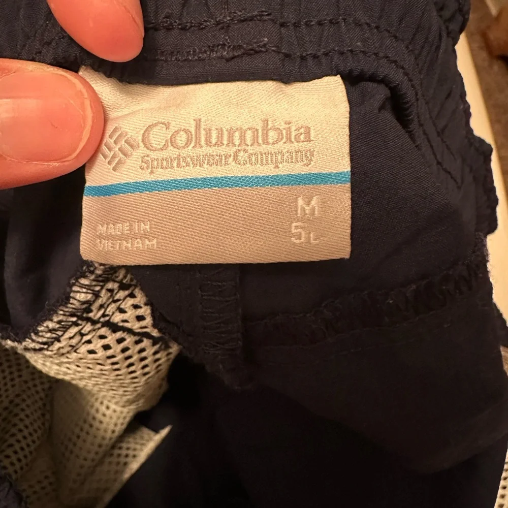 Columbia PFG Women’s Navy Shorts Size Medium - Picture 3 of 5